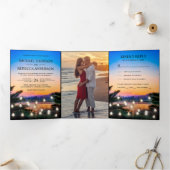 Tropical Beach Sunset String Lights Trouwfoto Drieluik Uitnodiging (Binnen)