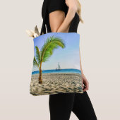Tropical Beaches Sailboat, Palm Tree, Aruba Tote Bag (Dichtbij)