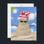 Tropical Christmas Sand Snowman Briefkaart<br><div class="desc">Tropische kerstzandsneeuwman met rood en wit gestreepte kousen pet en groene zonnebrillen op zand. Familienaam kan worden bewerkt of verwijderd.</div>