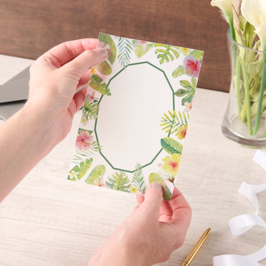 Tropical Green Foliage Red Hibiscus Vellum Uitnodigingen (Draagbaar)