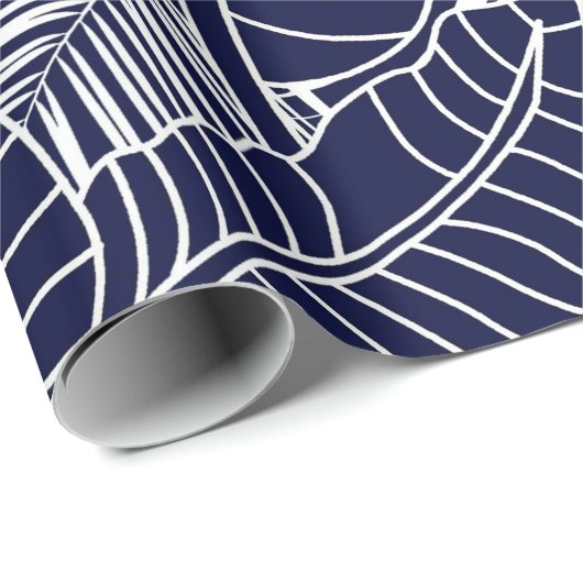 tropical leaf pattern on the navy blue background cadeaupapier (Rol Hoek)