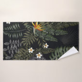 Tropical leaves and flowers in the night style. Se Badhanddoek (Badhanddoek)