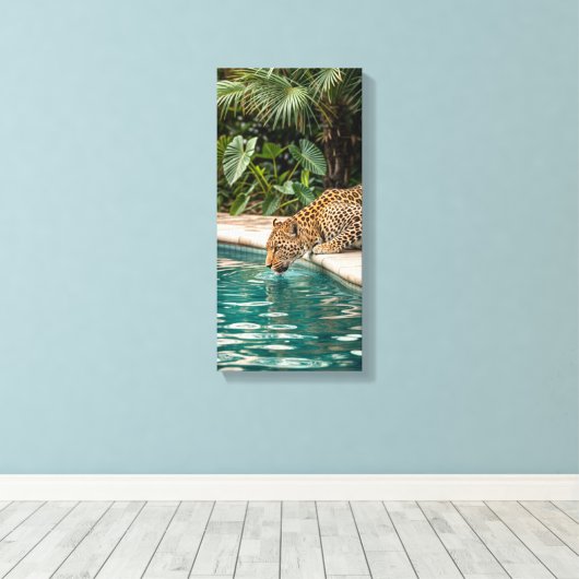 Tropical Leopard Drinking Canvas Print – Jungle An (Insitu (Houten vloer))