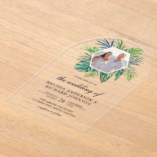 Tropical Monstera Palm Leaves Photo Wedding Acryl Uitnodigingen (Laagn)