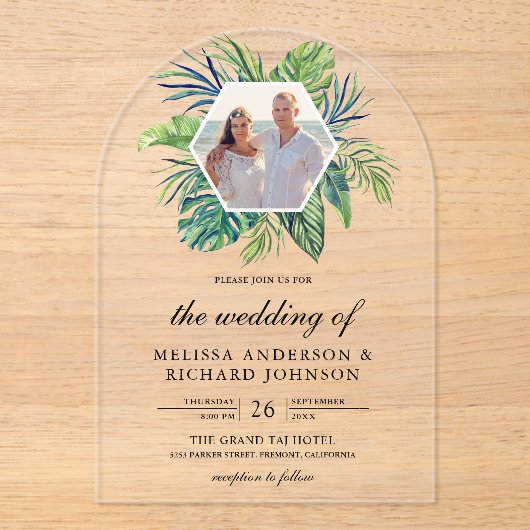 Tropical Monstera Palm Leaves Photo Wedding Acryl Uitnodigingen (Voorkant)