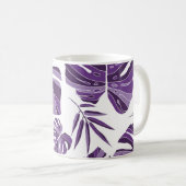 Tropical violet monstera leaves seamless pattern w koffiemok (Voorkant rechts)