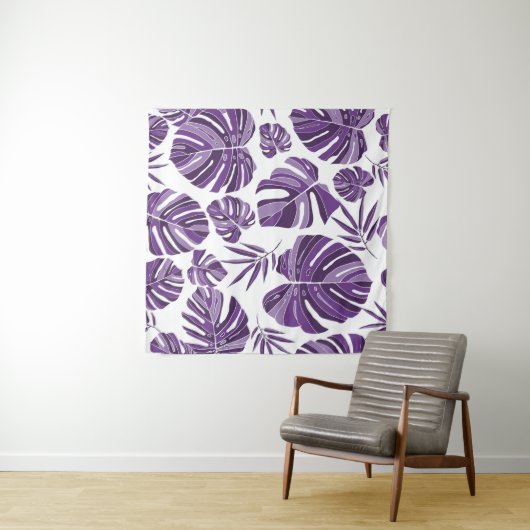 Tropical violet monstera leaves seamless pattern w wandkleed (In Situ (horizontaal))