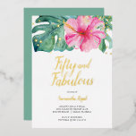 Tropisch 50 en Fabulous 50th Birthday Folie Uitnodiging<br><div class="desc">Tropische maar elegante gepersonaliseerde kalligrafie uitnodigingen lijsten uw evenementgegevens met een rand van eenvoudige goudconfetti, een roze hibiscusbloem en botanisch groen op een heldere witte achtergrond. Uw evenementgegevens worden ingesteld in een eenvoudige sans serif en script type in echte gouden folie. Perfect voor een 50 en fantastische 50ste verjaardagsfeestje met...</div>