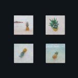 Tropisch accent strand ananas (set 2) stenen magneet<br><div class="desc">Fotografie tropische accentananas op strand aangepast Marble Stone Magnet. Pas aan om tekst toe te voegen indien gewenst.</div>