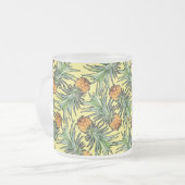 Tropisch anananaseppatroon op geel matglas koffiemok (Voorkant links)