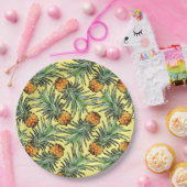 Tropisch anananaseppatroon op geel papieren bordje (Feest)