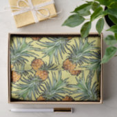 Tropisch anananaseppatroon op geel tissuepapier (Geschenk)
