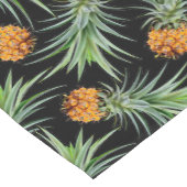 Tropisch anananassepatroon op zwart korte tafelloper (Hoek)