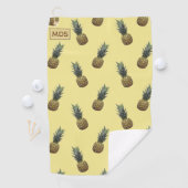 Tropisch ananaspatroon Bleek geel monogram Golfhanddoek (Insitu)