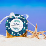 Tropisch Beach Blue Floral Luau Bachelorette Bedankjes Labels<br><div class="desc">Chic blue botanical and white hibiscus floral strand bruiloft party bevoordeelt label voor een feest op de bestemming van een bachelorette of een luau bruiloft in Hawaii. Dit moderne label met een tropisch eilandje heeft een  bloempatroon met donkerblauwe groene palmbladeren.</div>