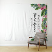 Tropisch blad | Roze bloemige bruidsdouche Wandkleed (In Situ (horizontaal))