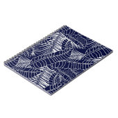 tropisch bladpatroon op de blauwe achtergrond van  notitieboek (Linkerzijde)