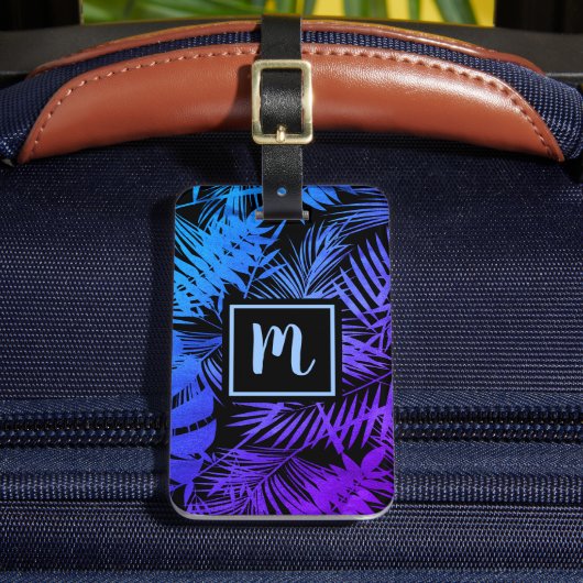 Tropisch blauw paarse palmblad monogram modern bagagelabel (Voorkant Insitu 2)
