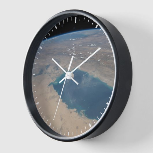 Tropisch blauw water van de Perzische Golf. (Hoek)