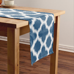 Tropisch blauw wit Ikat Quatrefoil Kunstpatroon Korte Tafelloper