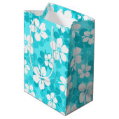 Tropisch Blauw Witte Hibiscus Flowers Patroon Medium Cadeauzakje (Achterkant Gekanteld)