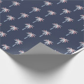 Tropisch bleekroze palmbomen op zee cadeaupapier (Hoek)