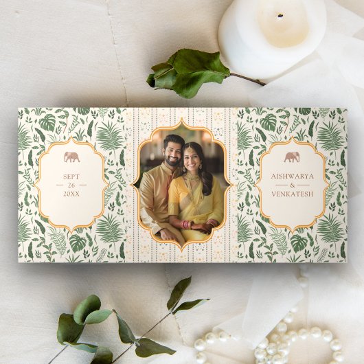 Tropisch bos olifant alles in een Indiase bruiloft Drieluik Uitnodiging