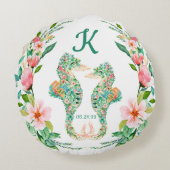 Tropisch Echtpaar Monogram Bloemige Zeepaarden Rond Kussen (Achterkant)