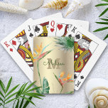 Tropisch eiland Floral Monogram Script Gold Foil Pokerkaarten<br><div class="desc">Voeg uw gevoel voor speciale stijl toe aan de game-tijd met deze stijlvolle, moderne aangepaste afspeelkaarten. Verbluffende, verfijnde, kleurrijke, tropische waterverf vogels van paradijse bloemen, faux goudglitter en gepersonaliseerd kalligrafiescript met een vet monogram initiaal, bedekken een stijlvolle, glazen gouden folie achtergrond. Personaliseer met jouw naam en monogram. Maakt elke keer...</div>