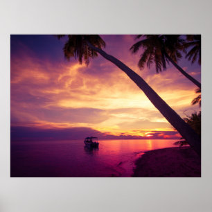Tropisch eiland in de zonsondergang met een boot 2 poster