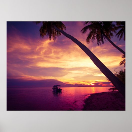 Tropisch eiland in de zonsondergang met een boot 2 poster (Voorkant)