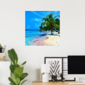 Tropisch eiland met palmbomen en zandstrand poster (Thuiskantoor)