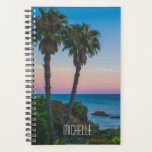 Tropisch eiland Paradise Sunset Persoonlijke naam Planner<br><div class="desc">Dit ontwerp is voorzien van een tropisch eiland met palmbomen en een rustig zee met de ondergaande zon en een bewerkbare gepersonaliseerde naam geschreven in de hedendaagse typografie. Personaliseer door de tekst in het tekstvak te bewerken of te verwijderen voor geen tekst. #tropical #sunset #beach #ocean #personalized #planner #gift</div>