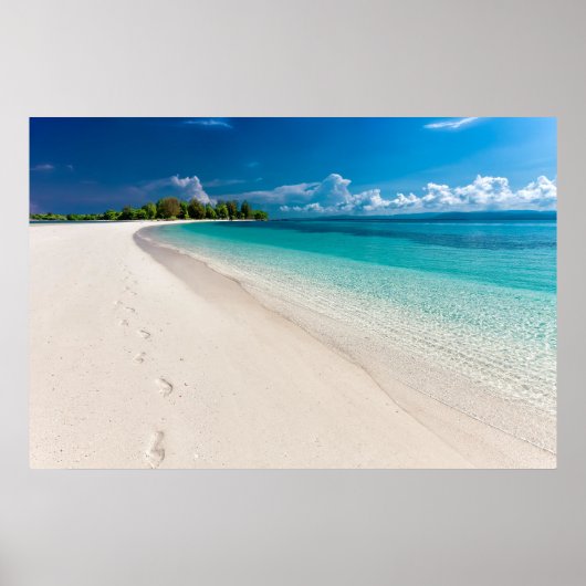 Tropisch eiland voetafdrukken in het zand poster (Voorkant)