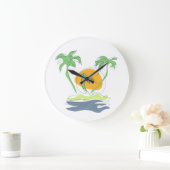 Tropisch eilandstrand. Straalboom omtrekken Grote Klok (Huis)