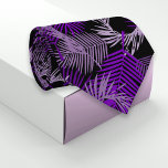 Tropisch exotisch Paars palmbladerpatroon Stropdas<br><div class="desc">Elegant tropisch patroon met paarse palmbladeren op een zwarte achtergrond.</div>