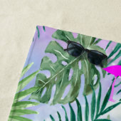 Tropisch exotisch, palmbladeren, vlamingen in lief strandlaken (In situ)