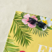 Tropisch Geel Roze Flamingo Floral Aangepaste Naam Strandlaken (In situ)
