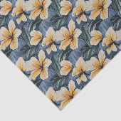 Tropisch gele hibiscus bloem op blauwe achtergrond tissuepapier (Detail)