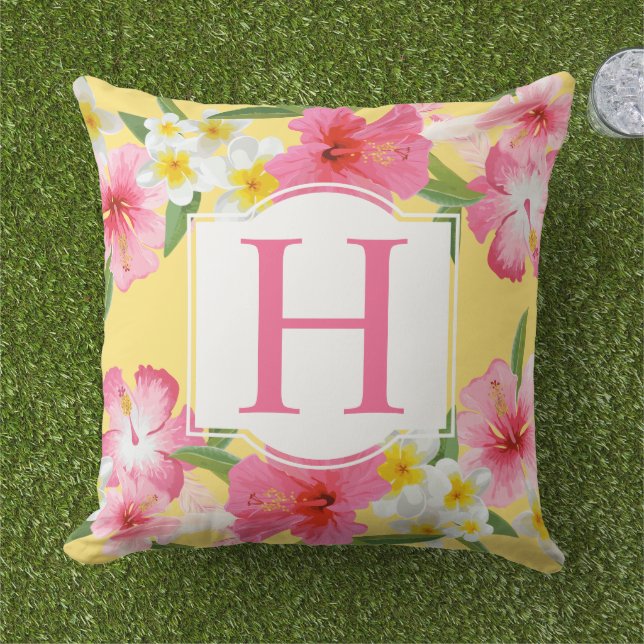 Tropisch gele roze bloemen Aangepast monogram Buitenkussen (Gras)