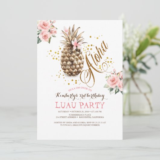 Tropisch goud anananas Roze Floral Luau Birthday Kaart (Staand voorkant)