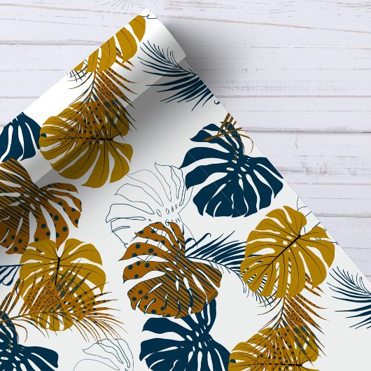 Tropisch goud- en marineblauw palmbladerloofpatroo cadeaupapier