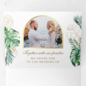Tropisch goudstera Palm Foto QR Code Weddenschap Drieluik Uitnodiging (Binnenzijde eerst)