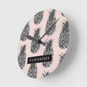 Tropisch grijs en roze anananassap patroon met naa ronde klok (Hoek)