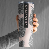 Tropisch grijs en roze anananassap patroon met naa thermosbeker