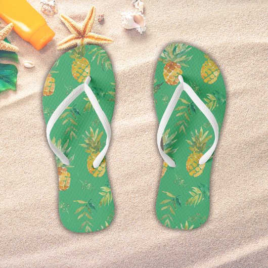 Tropisch groen ananasstrand teenslippers