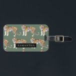 Tropisch groen Waterverf trekkerpatroon met naam Bagagelabel<br><div class="desc">"Geniet van de wilde elegantie van natuur met ons Tropical Green Waterverf Tigers Pattern. Elk item met dit boeiende ontwerp omhult de levendige sfeer van het oerwoud en combineert weelderig groen met de majestueuze aanwezigheid van tijgers. Of het nu gaat om het versieren van uw dagelijkse benodigdheden of het verbeteren...</div>