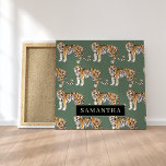 Tropisch groen Waterverf trekkerpatroon met naam Canvas Afdruk<br><div class="desc">"Geniet van de wilde elegantie van natuur met ons Tropical Green Waterverf Tigers Pattern. Elk item met dit boeiende ontwerp omhult de levendige sfeer van het oerwoud en combineert weelderig groen met de majestueuze aanwezigheid van tijgers. Of het nu gaat om het versieren van uw dagelijkse benodigdheden of het verbeteren...</div>