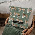 Tropisch groen Waterverf trekkerpatroon met naam Kussen<br><div class="desc">"Geniet van de wilde elegantie van natuur met ons Tropical Green Waterverf Tigers Pattern. Elk item met dit boeiende ontwerp omhult de levendige sfeer van het oerwoud en combineert weelderig groen met de majestueuze aanwezigheid van tijgers. Of het nu gaat om het versieren van uw dagelijkse benodigdheden of het verbeteren...</div>