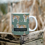Tropisch groen Waterverf trekkerpatroon met naam Tweekleurige Koffiemok<br><div class="desc">"Geniet van de wilde elegantie van natuur met ons Tropical Green Waterverf Tigers Pattern. Elk item met dit boeiende ontwerp omhult de levendige sfeer van het oerwoud en combineert weelderig groen met de majestueuze aanwezigheid van tijgers. Of het nu gaat om het versieren van uw dagelijkse benodigdheden of het verbeteren...</div>